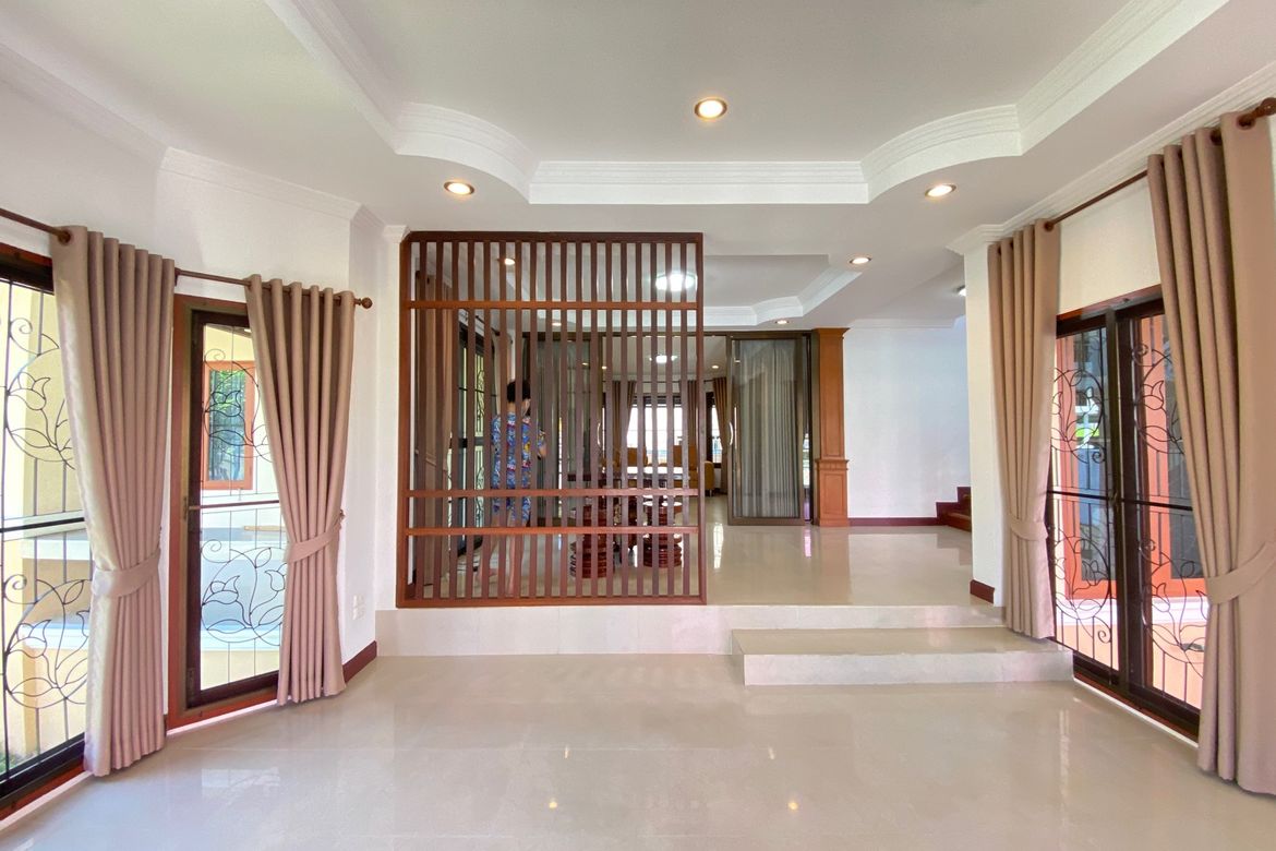 4 bed house for rent in Chang Phuak