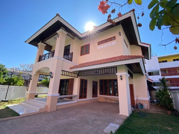 4 bed house for rent in Chang Phuak