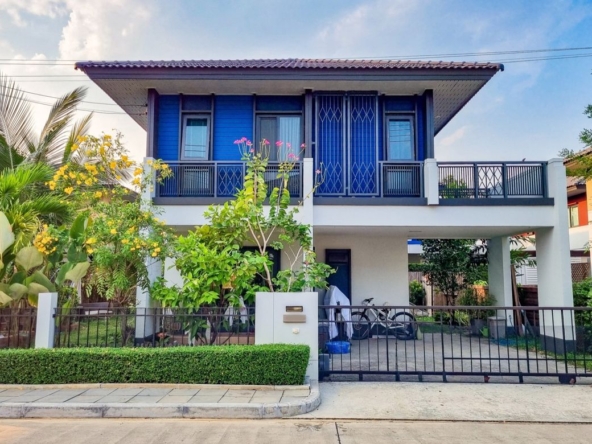 A unique house with one bed for rent in San Phi Sua