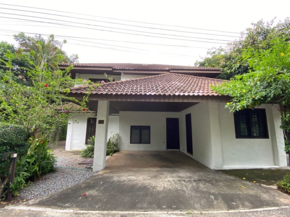 A colonial style 3 bed house for rent in Muang Chiang Mai-P-PHR946