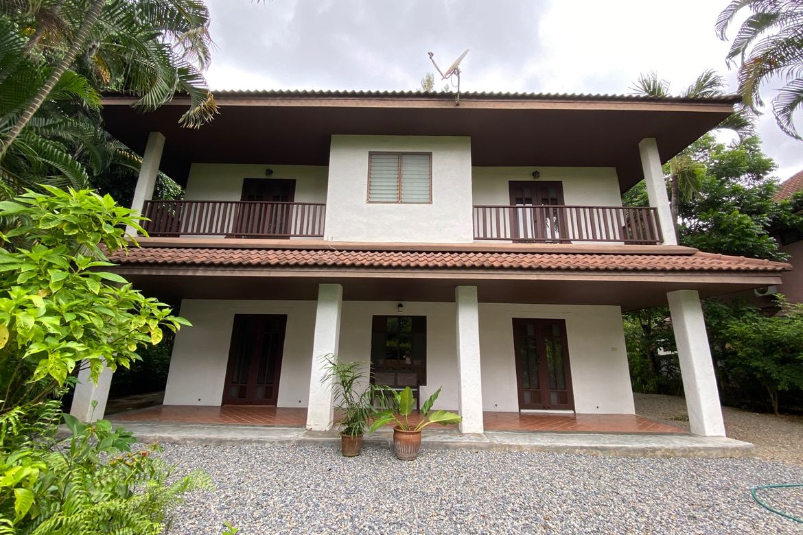 A colonial style 3 bed house for rent in Muang Chiang Mai-P-PHR946