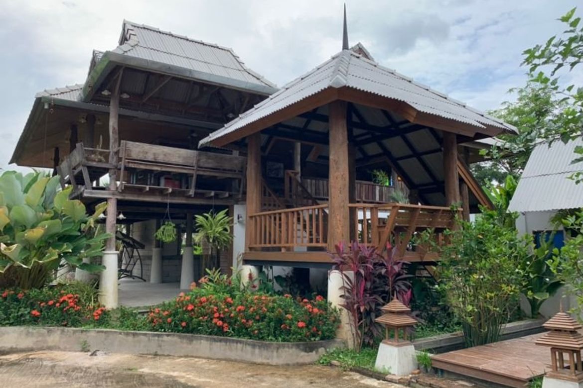 A wooden Thai house for rent in Mae Rim