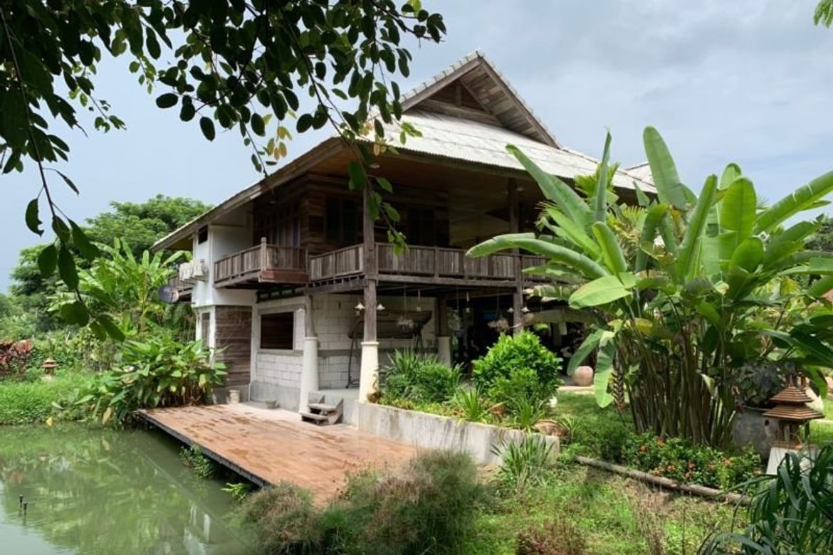 A wooden Thai house for rent in Mae Rim