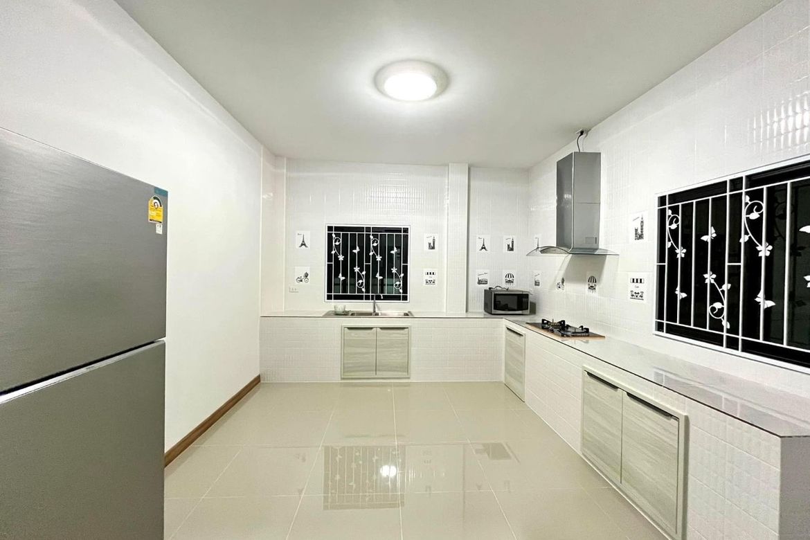 2-story house for rent in the Jai Kaew Erawan 28 project. Complete with all furniture and electrical appliances-J-JOY1820