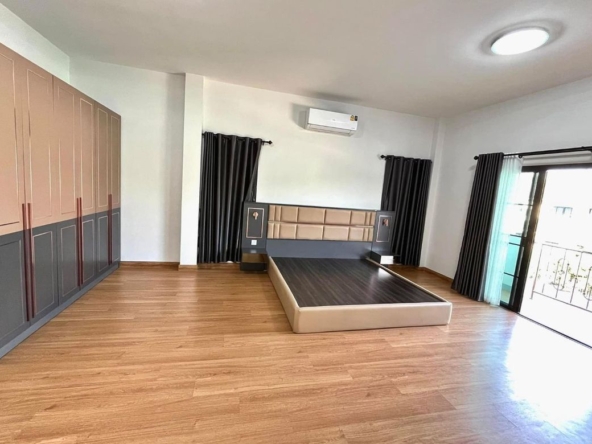 2-story house for rent in the Jai Kaew Erawan 28 project. Complete with all furniture and electrical appliances-J-JOY1820