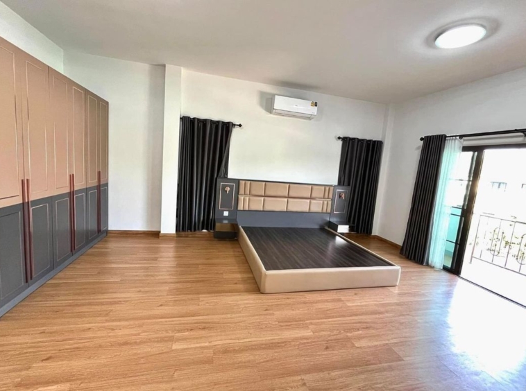 2-story house for rent in the Jai Kaew Erawan 28 project. Complete with all furniture and electrical appliances-J-JOY1820