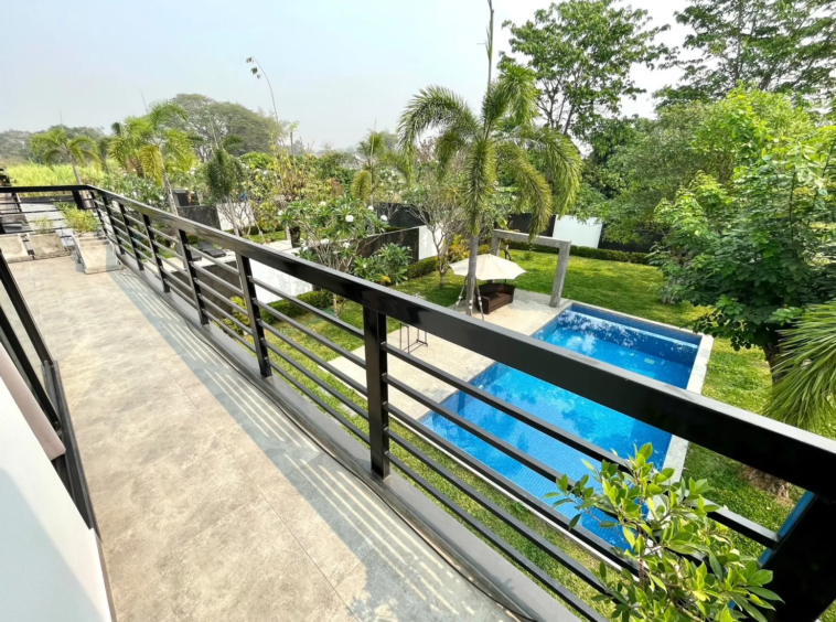 Luxury 3-BR Pool Villa for sale in San Phak Wan