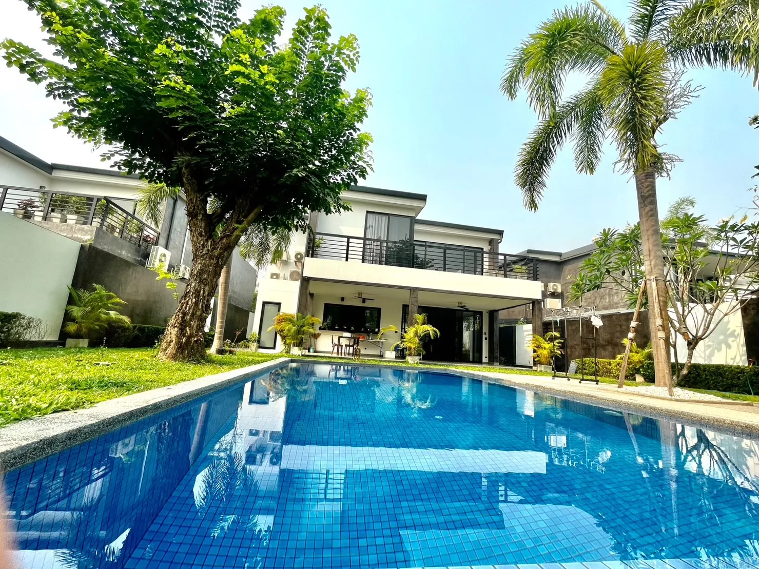 Luxury 3-BR Pool Villa for sale in San Phak Wan