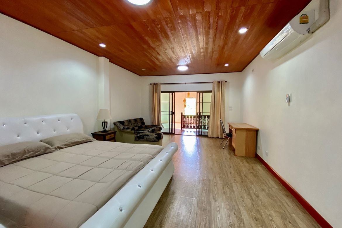 Large house 12 beds for sale in Doi Saket