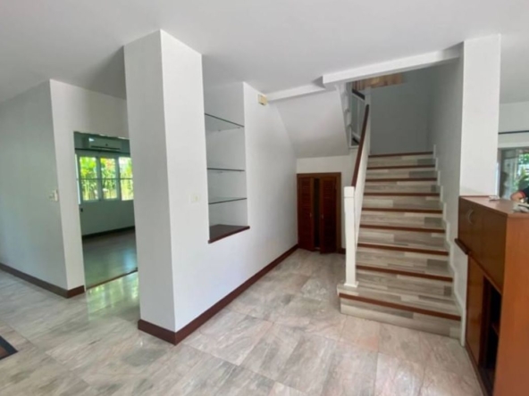 HOUSE FOR SALE NEAR Kad Farang 2 km-J-AT009