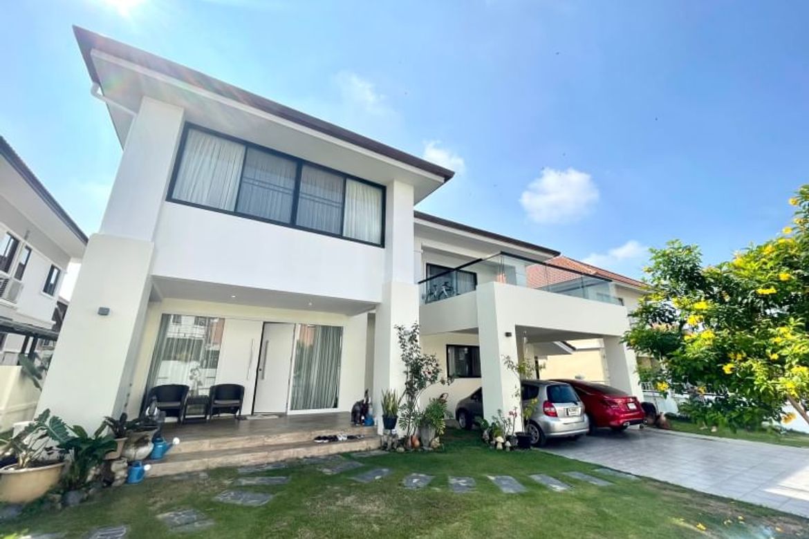 Modern house for sale Pratunam Community Near Lanna International School