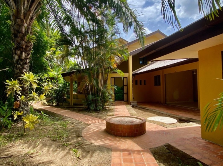 A large family home with private pool for sale in Nam Phrae