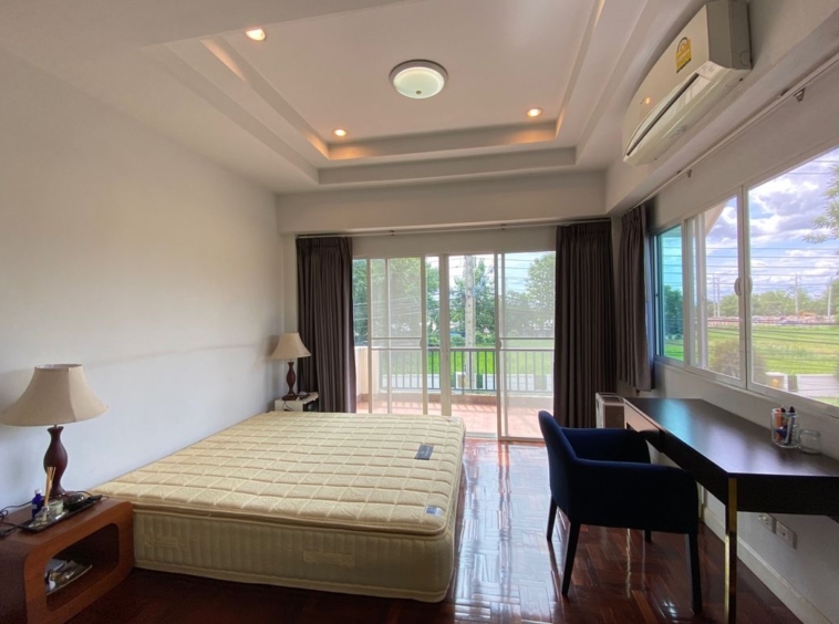 A family house for sale in Hang Dong