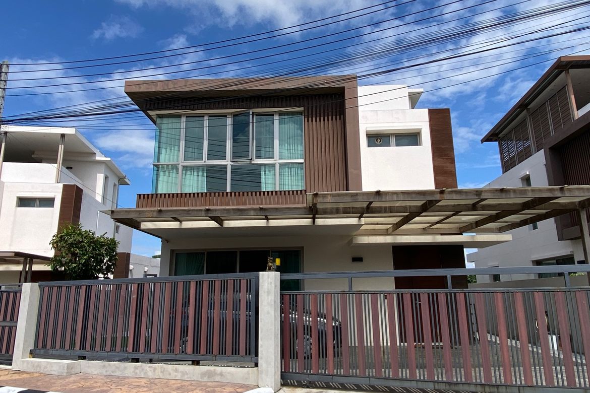 4 Bed modern house for sale in Hang Dong Chiang Mai-P-PHS847