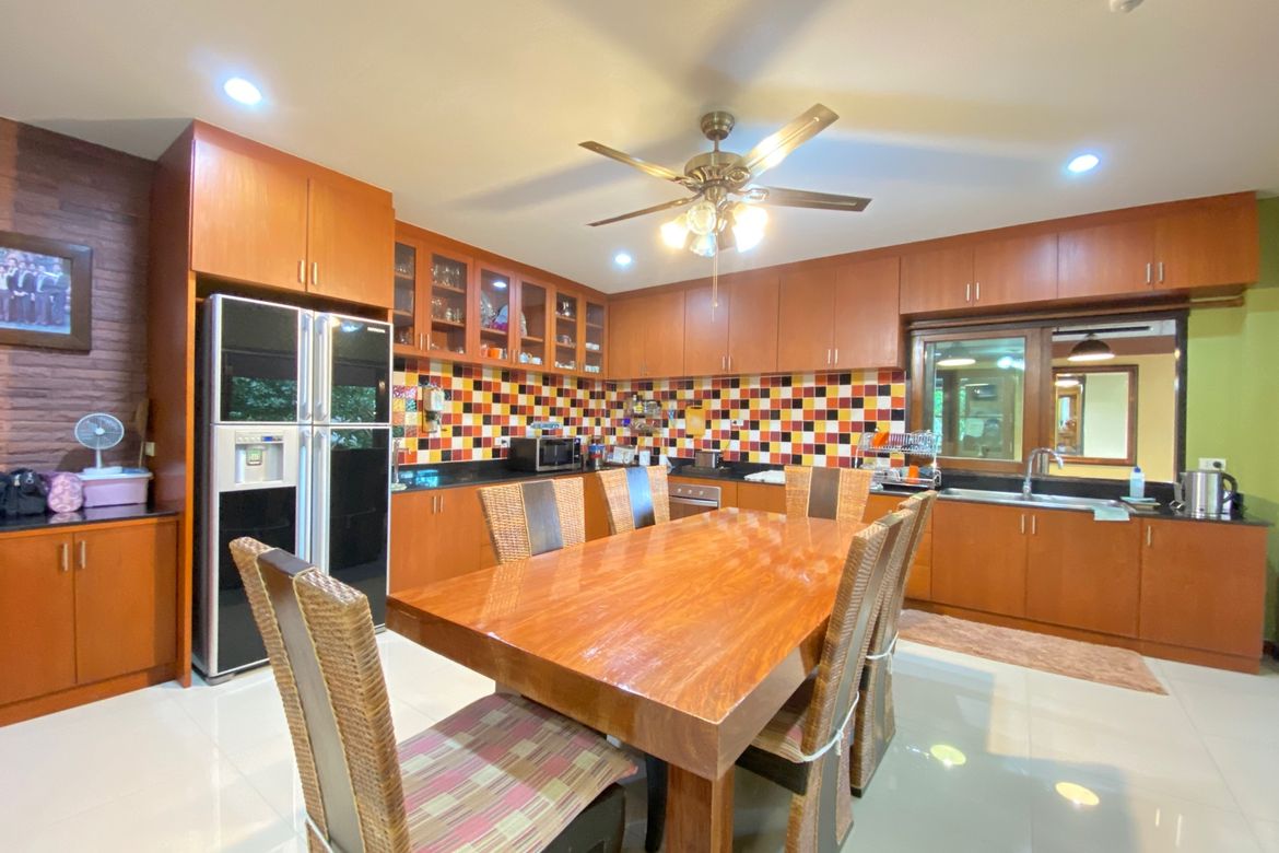 6 bed family home with private pool for sale in Nam Phrae Chiang Mai-P-PHS936