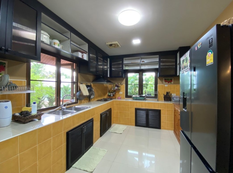 6 bed family home with private pool for sale in Nam Phrae Chiang Mai-P-PHS936