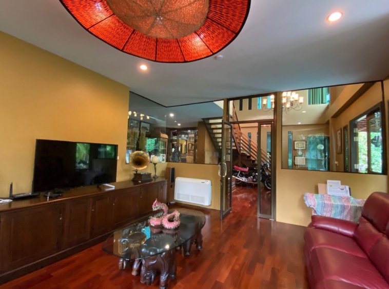 6 bed family home with private pool for sale in Nam Phrae Chiang Mai-P-PHS936