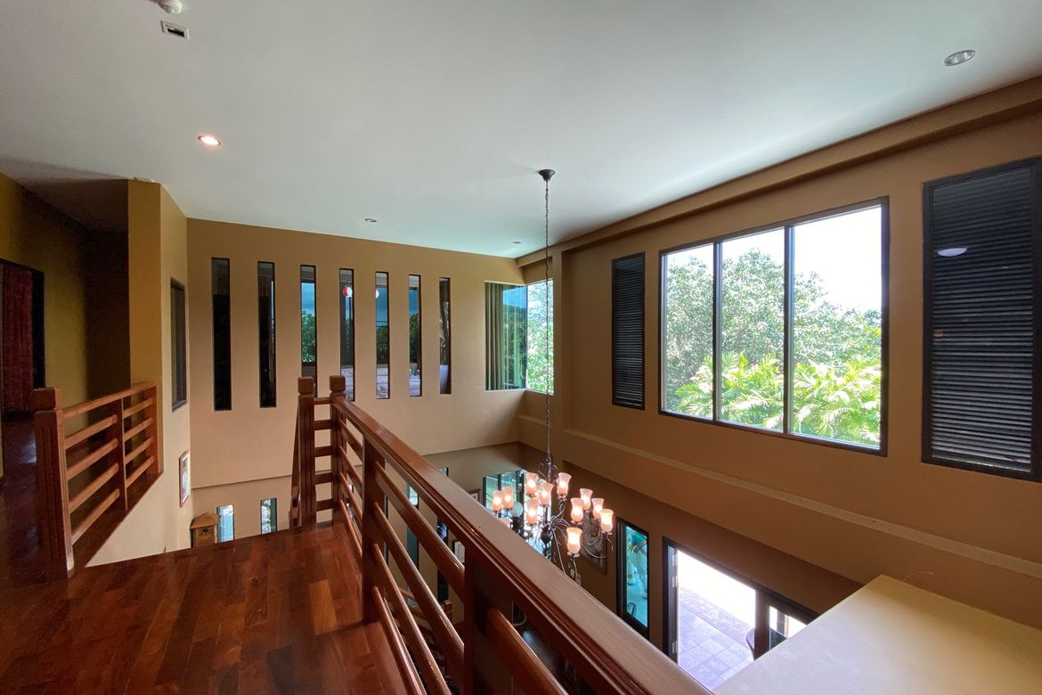 6 bed family home with private pool for sale in Nam Phrae Chiang Mai-P-PHS936