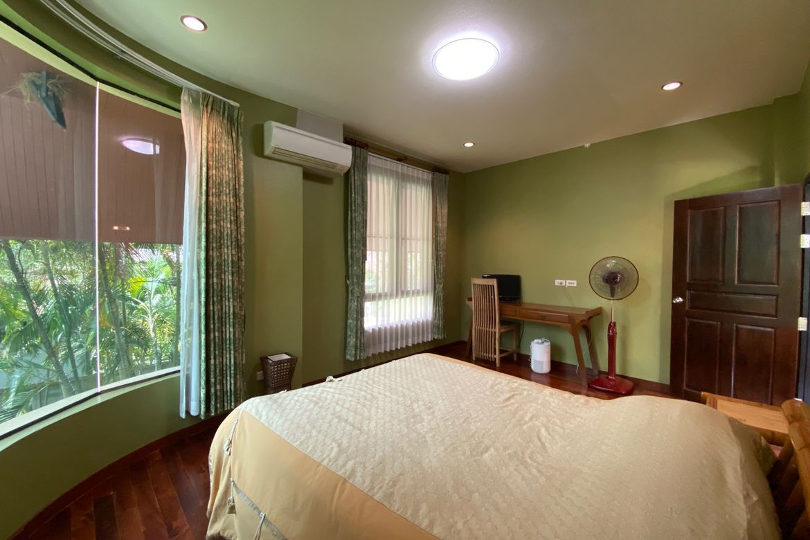 6 bed family home with private pool for sale in Nam Phrae Chiang Mai-P-PHS936