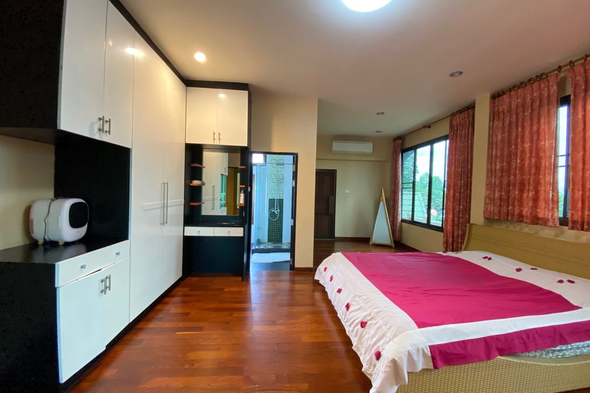 6 bed family home with private pool for sale in Nam Phrae Chiang Mai-P-PHS936