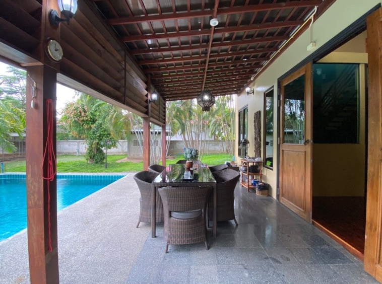 6 bed family home with private pool for sale in Nam Phrae Chiang Mai-P-PHS936