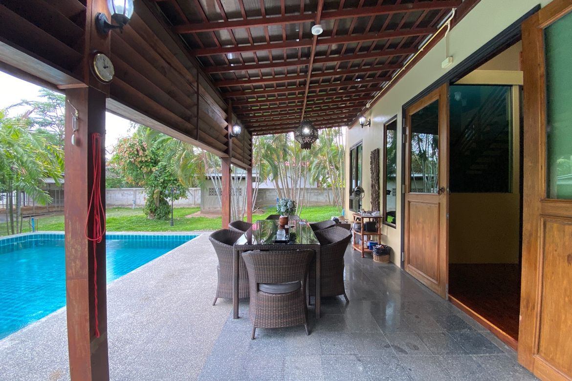 6 bed family home with private pool for sale in Nam Phrae Chiang Mai-P-PHS936