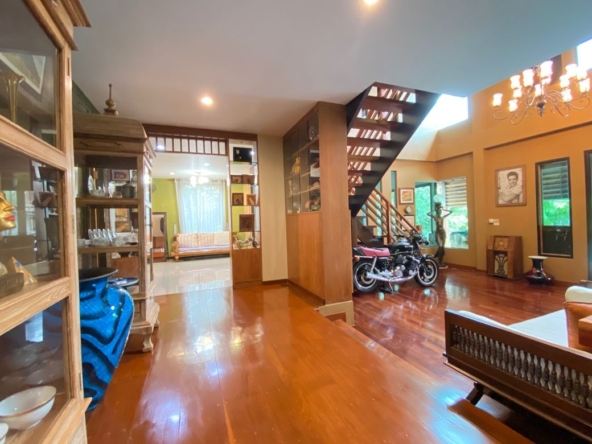 6 bed family home with private pool for sale in Nam Phrae Chiang Mai-P-PHS936