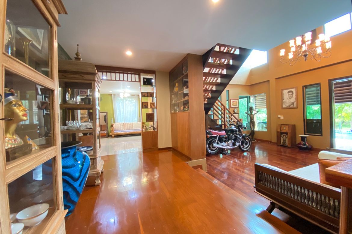 6 bed family home with private pool for sale in Nam Phrae Chiang Mai-P-PHS936