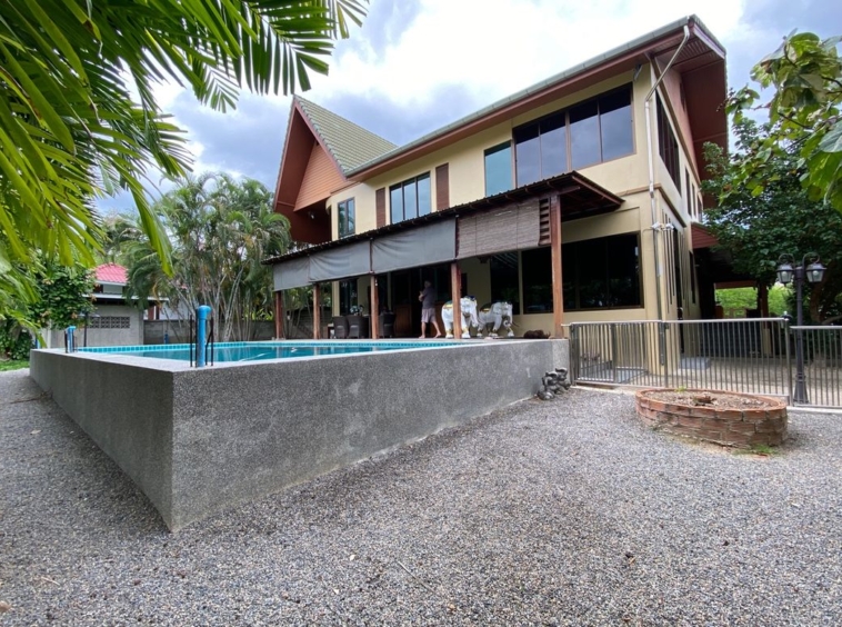 6 bed family home with private pool for sale in Nam Phrae Chiang Mai-P-PHS936