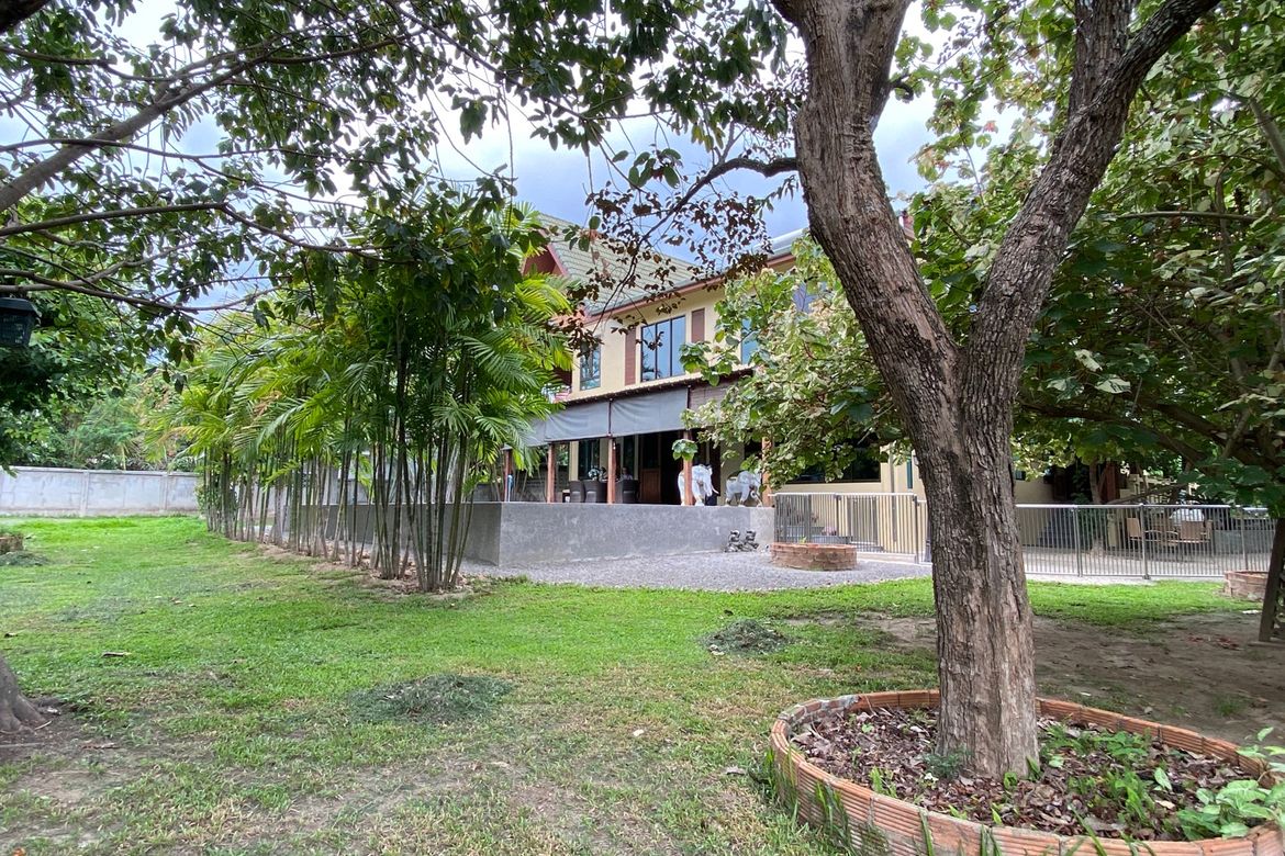 6 bed family home with private pool for sale in Nam Phrae Chiang Mai-P-PHS936