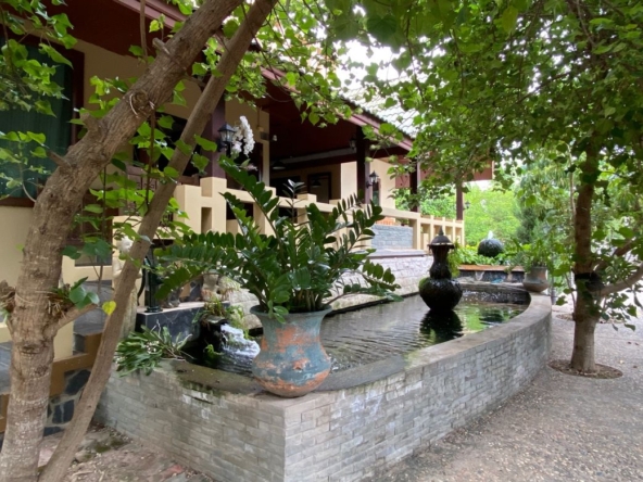 6 bed family home with private pool for sale in Nam Phrae Chiang Mai-P-PHS936