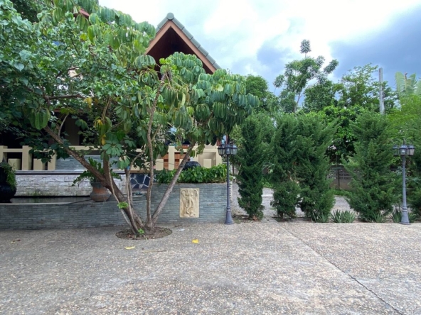 6 bed family home with private pool for sale in Nam Phrae Chiang Mai-P-PHS936