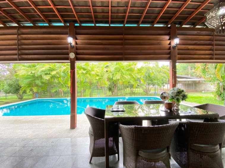 6 bed family home with private pool for sale in Nam Phrae Chiang Mai-P-PHS936