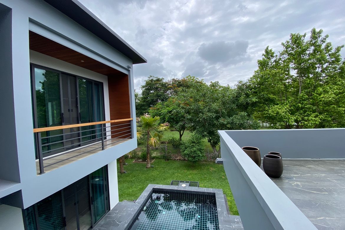 A pool villa with 3 bed for sale in Nam Phrae