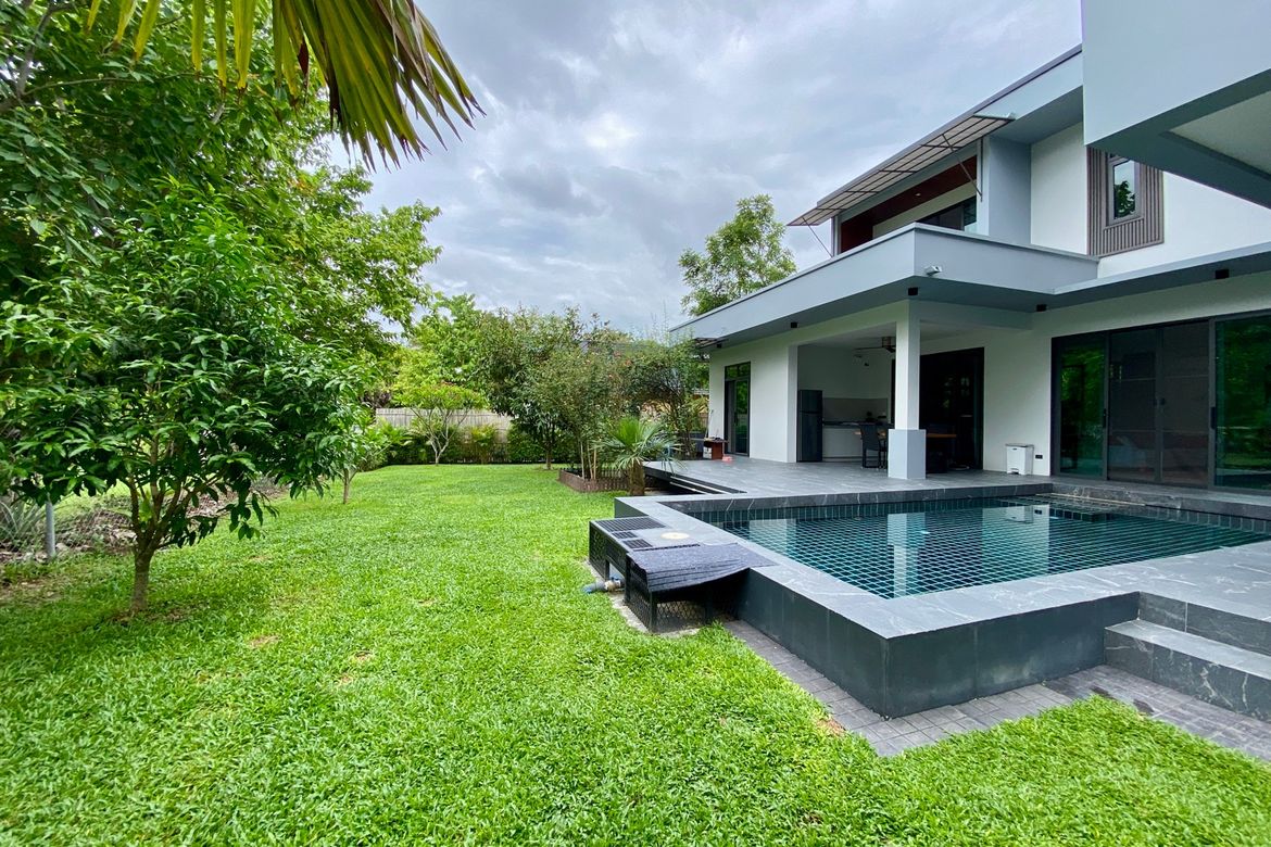 A pool villa with 3 bed for sale in Nam Phrae