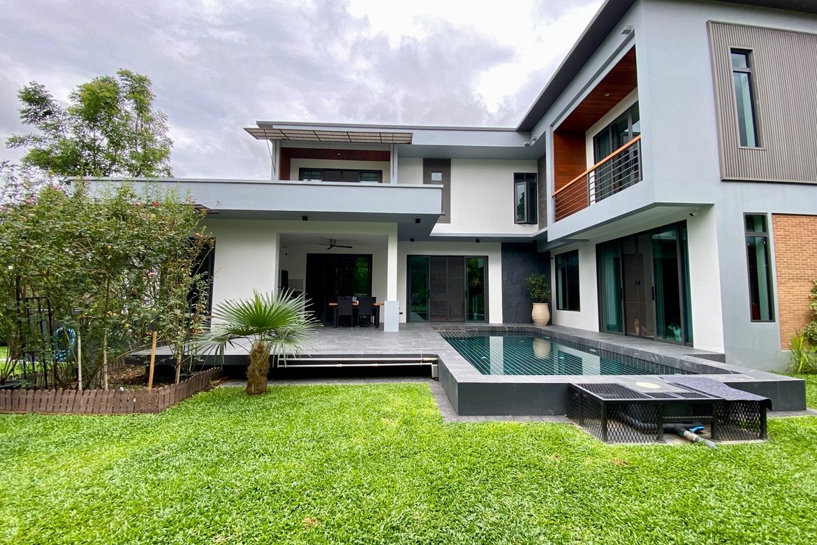 A pool villa with 3 bed for sale in Nam Phrae