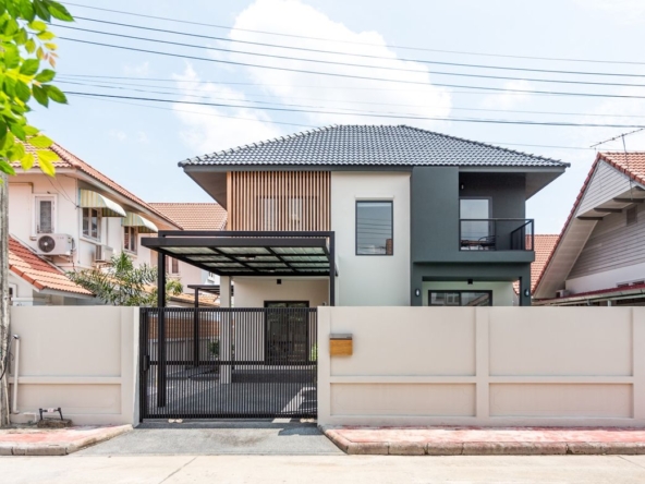 Newly renovated house with pool for sale in Hang Dong