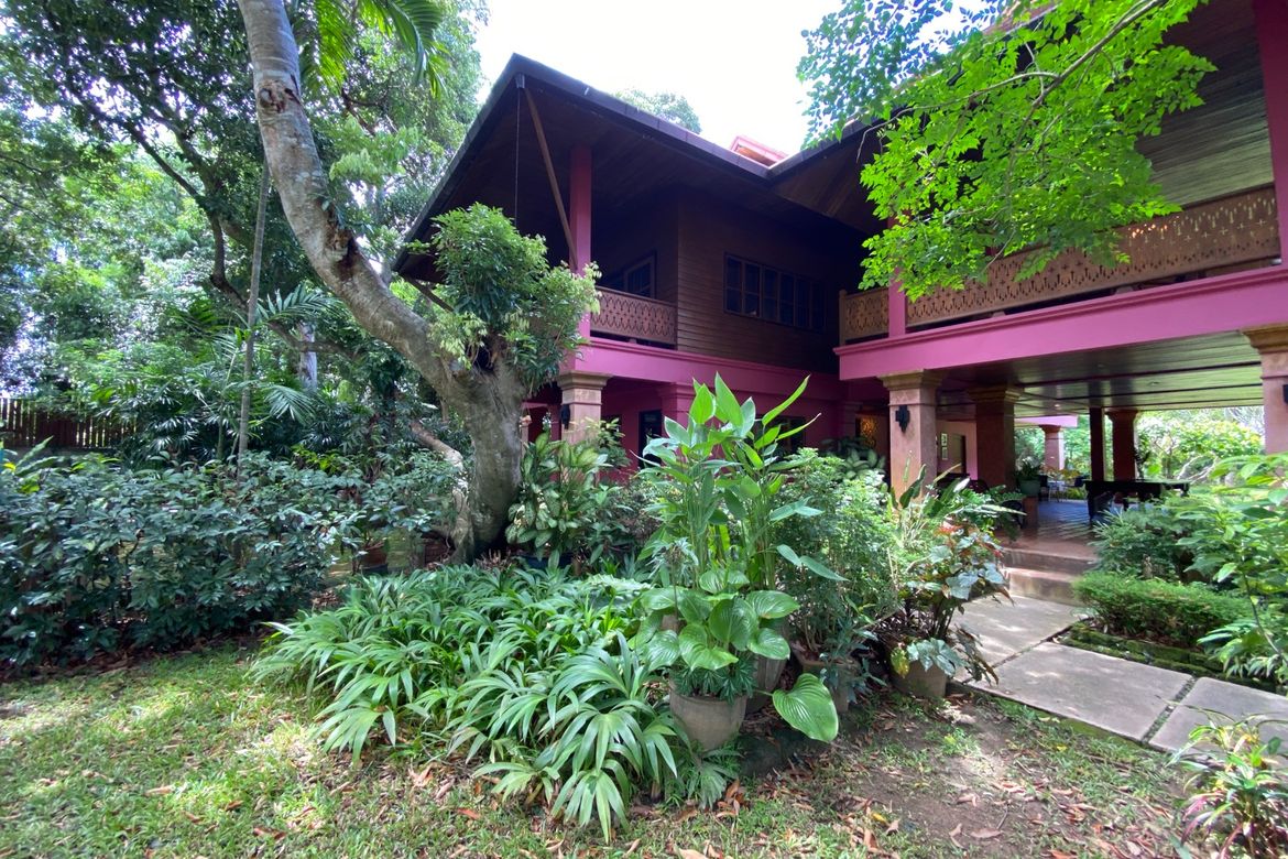 Lanna wooden thai house for sale in Don Kaew