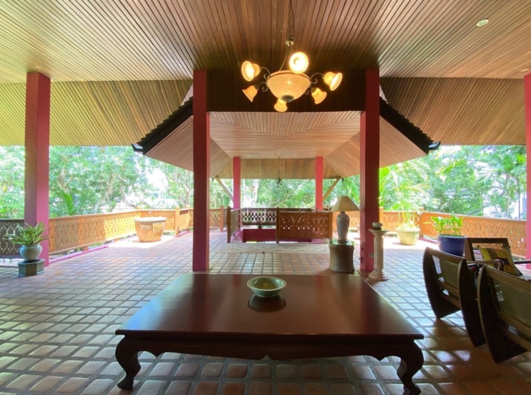 Lanna wooden thai house for sale in Don Kaew