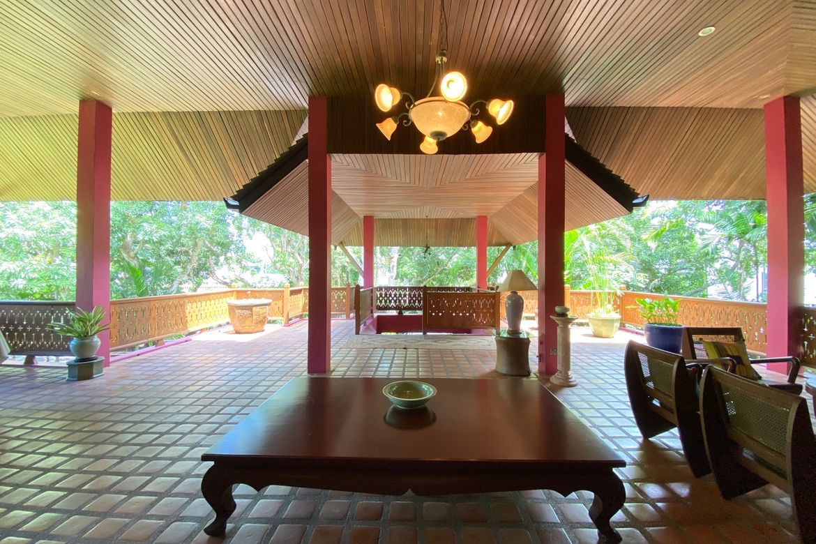 Lanna wooden thai house for sale in Don Kaew