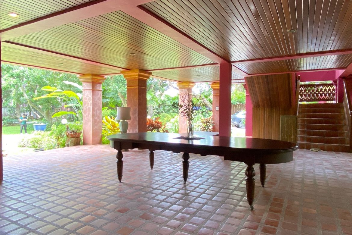 Lanna wooden thai house for sale in Don Kaew