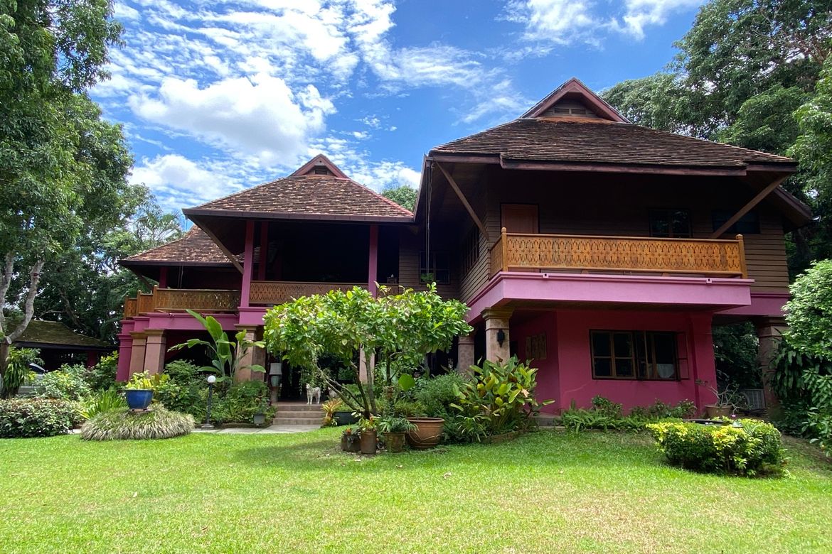 Lanna wooden thai house for sale in Don Kaew