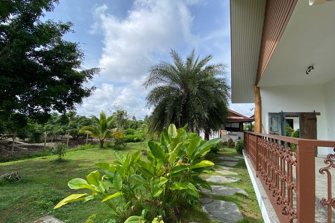 A pool villa 4 bed for sale in Mae Tang