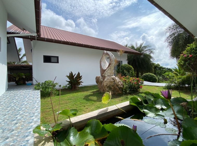 A pool villa 4 bed for sale in Mae Tang