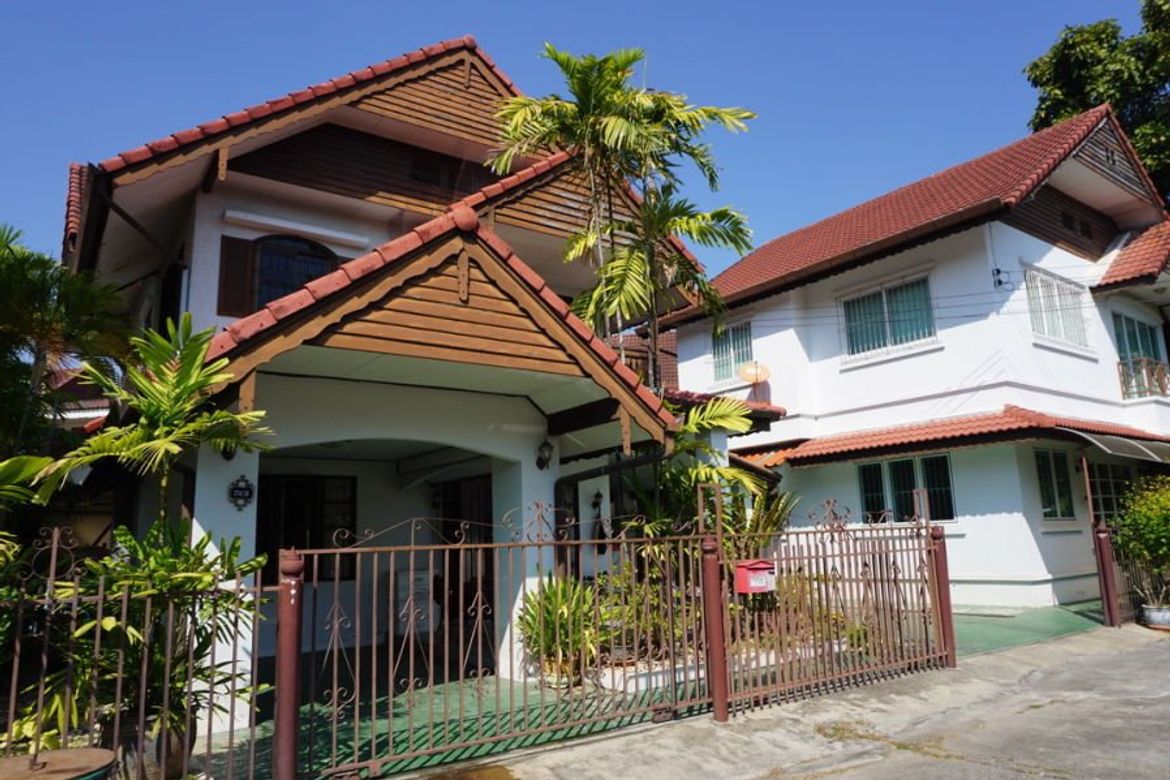 2 houses with 5 bedrooms for sale in Muang Chiang Mai-P-PHS404