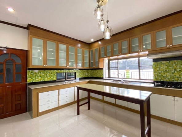 6 bed house for sale in Muang