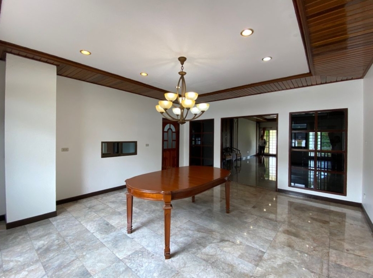 6 bed house for sale in Muang