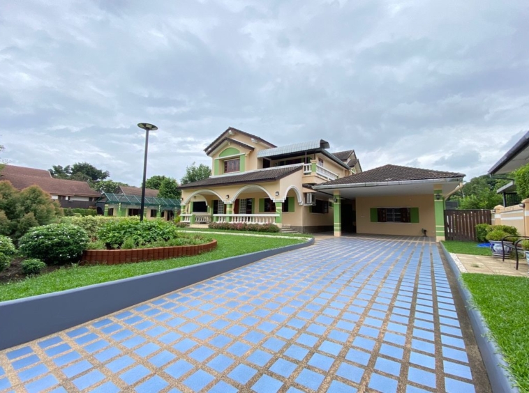 6 bed house for sale in Muang