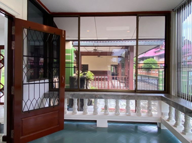 6 bed house for sale in Muang