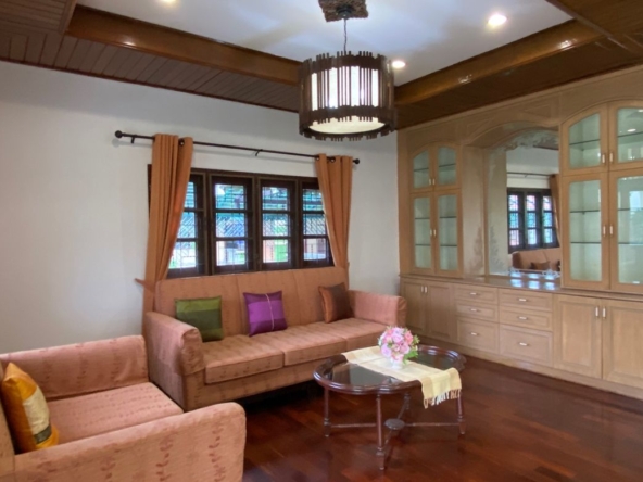 6 bed house for sale in Muang